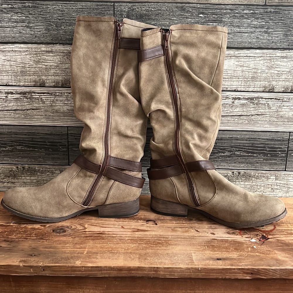 Boots - Picture 3 of 7